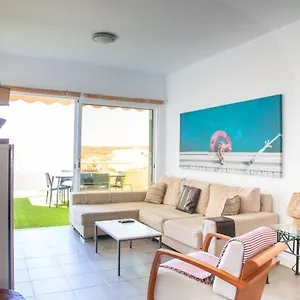 https://vistas-al-mar-junto-a-la-playa.in-canary-islands.com